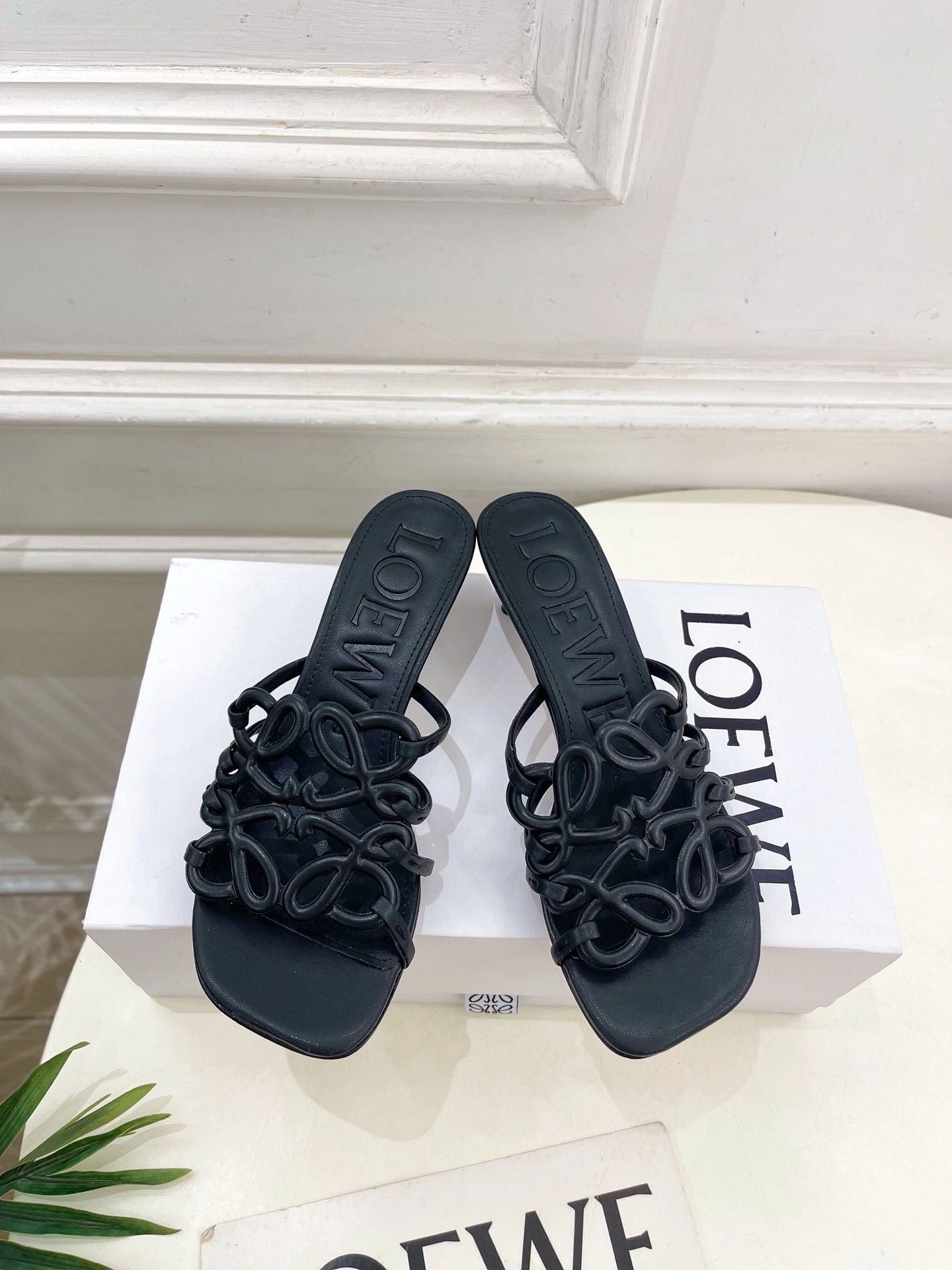 8o5w5 L616465X71-1100 Petal Anagram Calfskin goatskin Heel height：4.5CM item:ET-X234G1114
